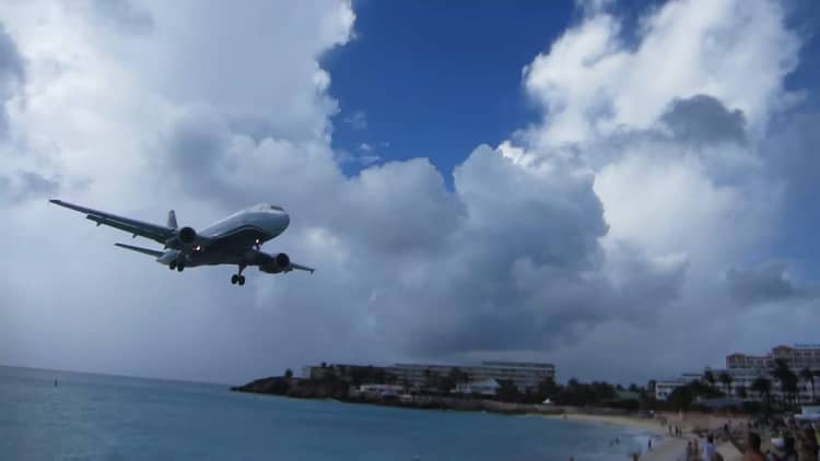 USAirways Plane Landing in St. Maarten at Princess Juliana International Airport (SXM).webm