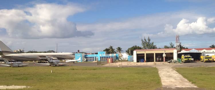 Firehouse at Princess Juliana International Airport, Sint Maarten - SXM - panoramio